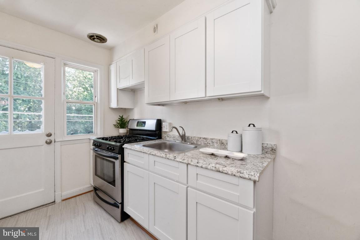 1122 Elm Road Baltimore, MD 21227 - Photo 12 of 35
