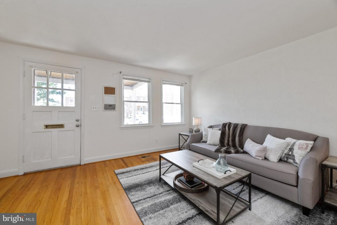 1122 Elm Road Baltimore, MD 21227 - Photo 5 of 35