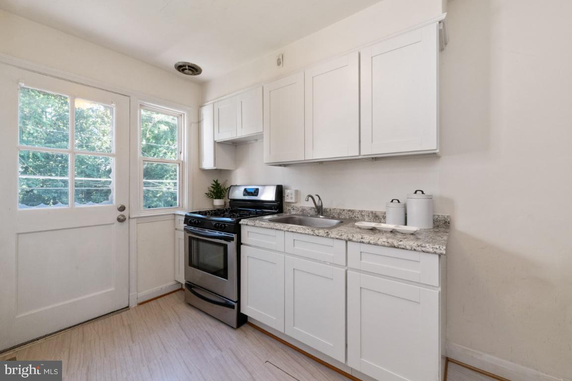 1122 Elm Road Baltimore, MD 21227 - Photo 9 of 35