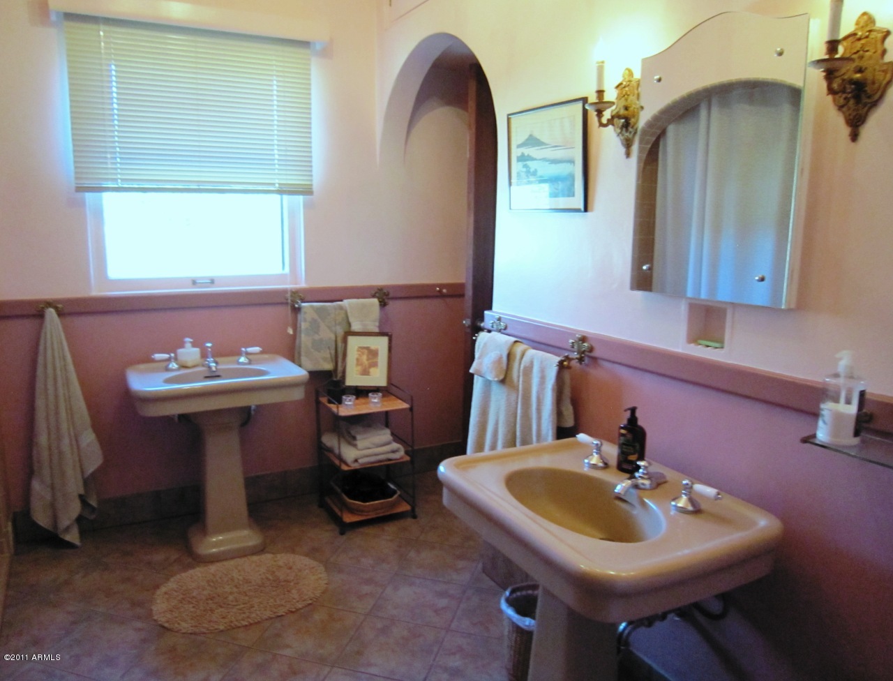 4626 East Granada Road Phoenix, AZ 85008 - Photo 11 of 55 GUEST BATH
