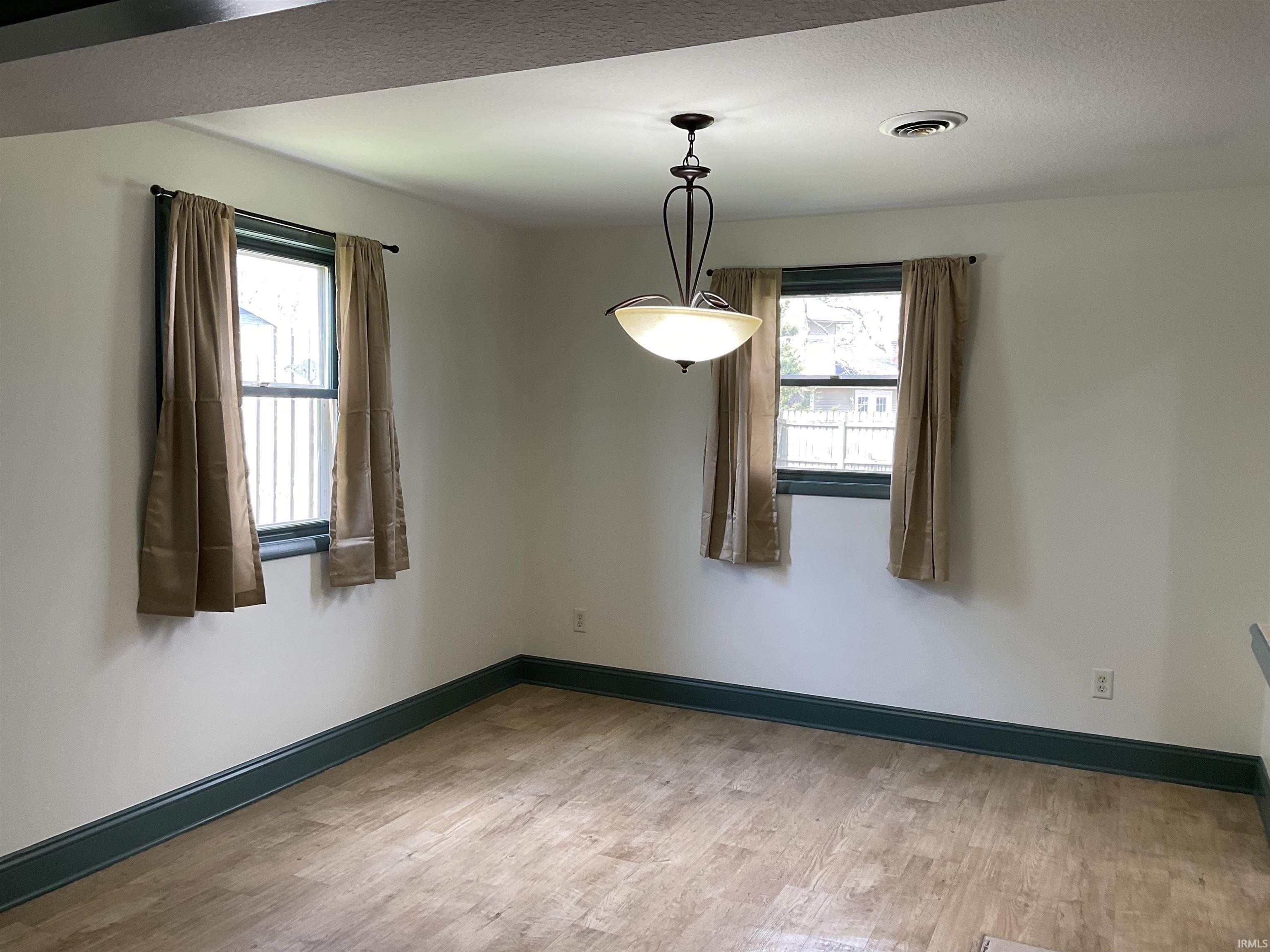 5425 Hewitt Lane Fort Wayne, IN 46815 - Photo 3 of 15