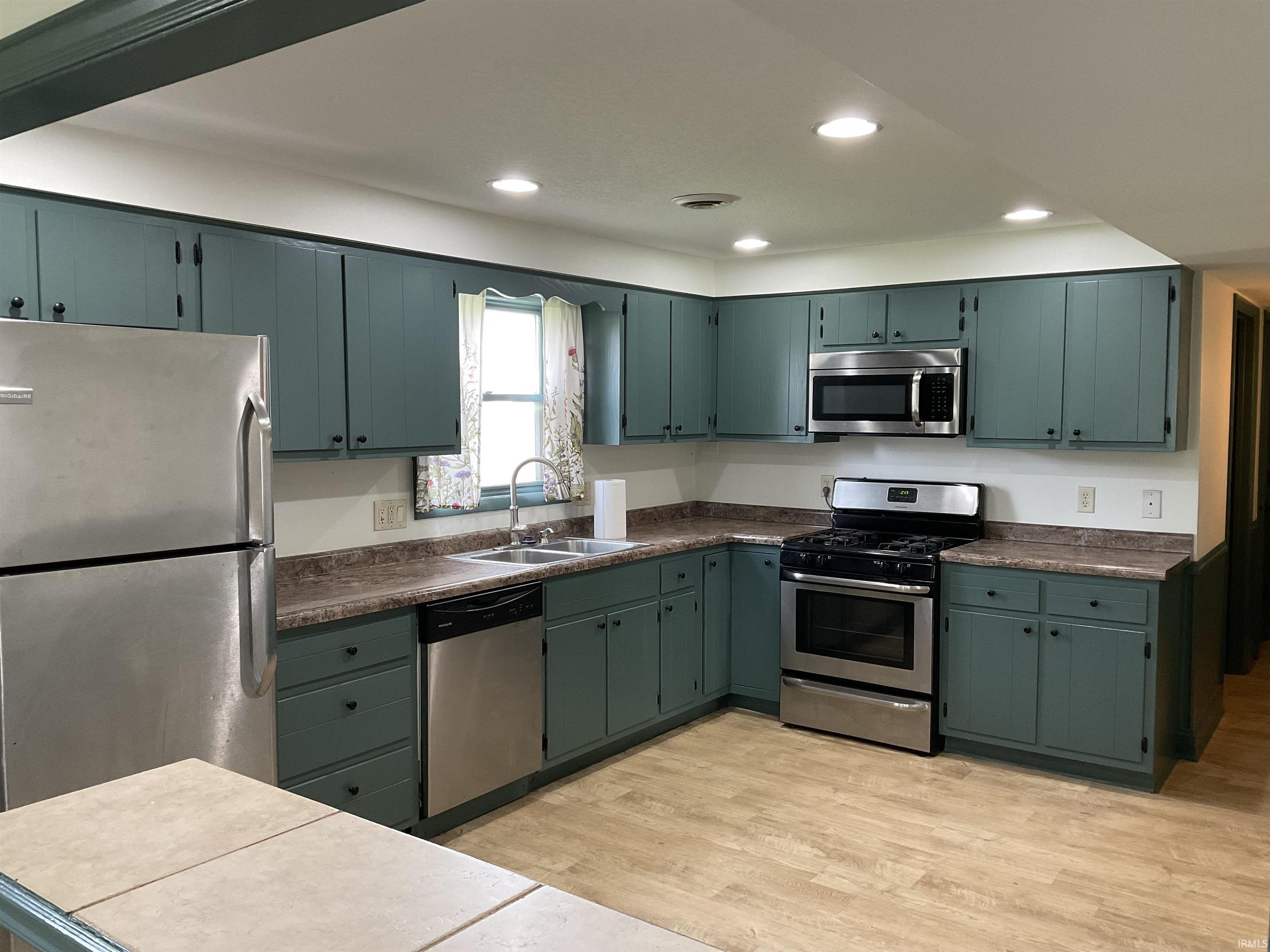 5425 Hewitt Lane Fort Wayne, IN 46815 - Photo 4 of 15