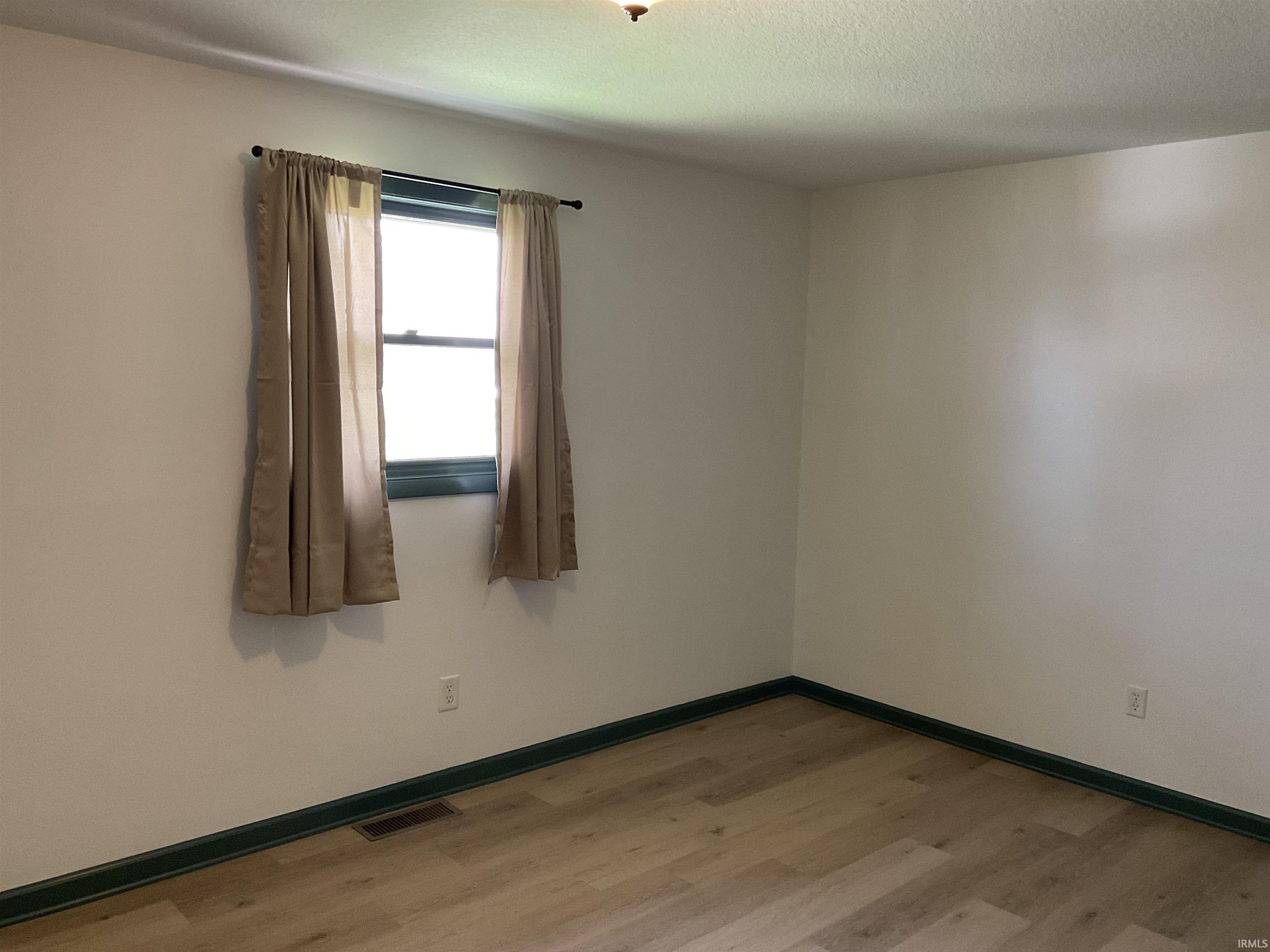 5425 Hewitt Lane Fort Wayne, IN 46815 - Photo 8 of 15