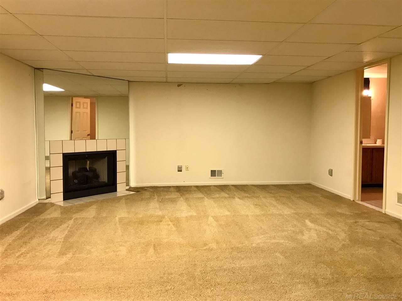 6325 Celeste Road West Bloomfield, MI 48322 - Photo 20 of 27 31335071-19.JPG