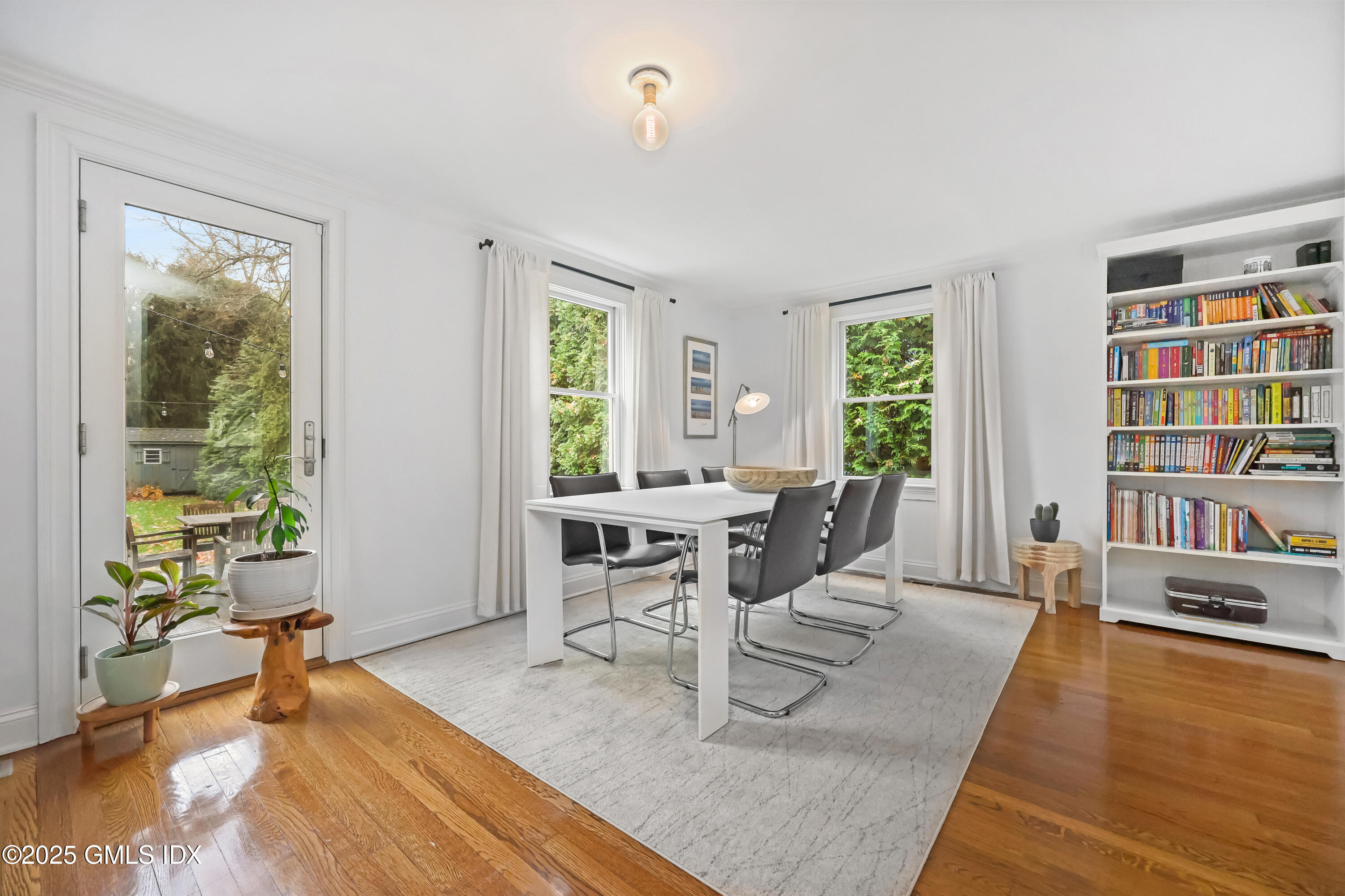 22 Summit Road Riverside, CT 06878 - Photo 11 of 44 032