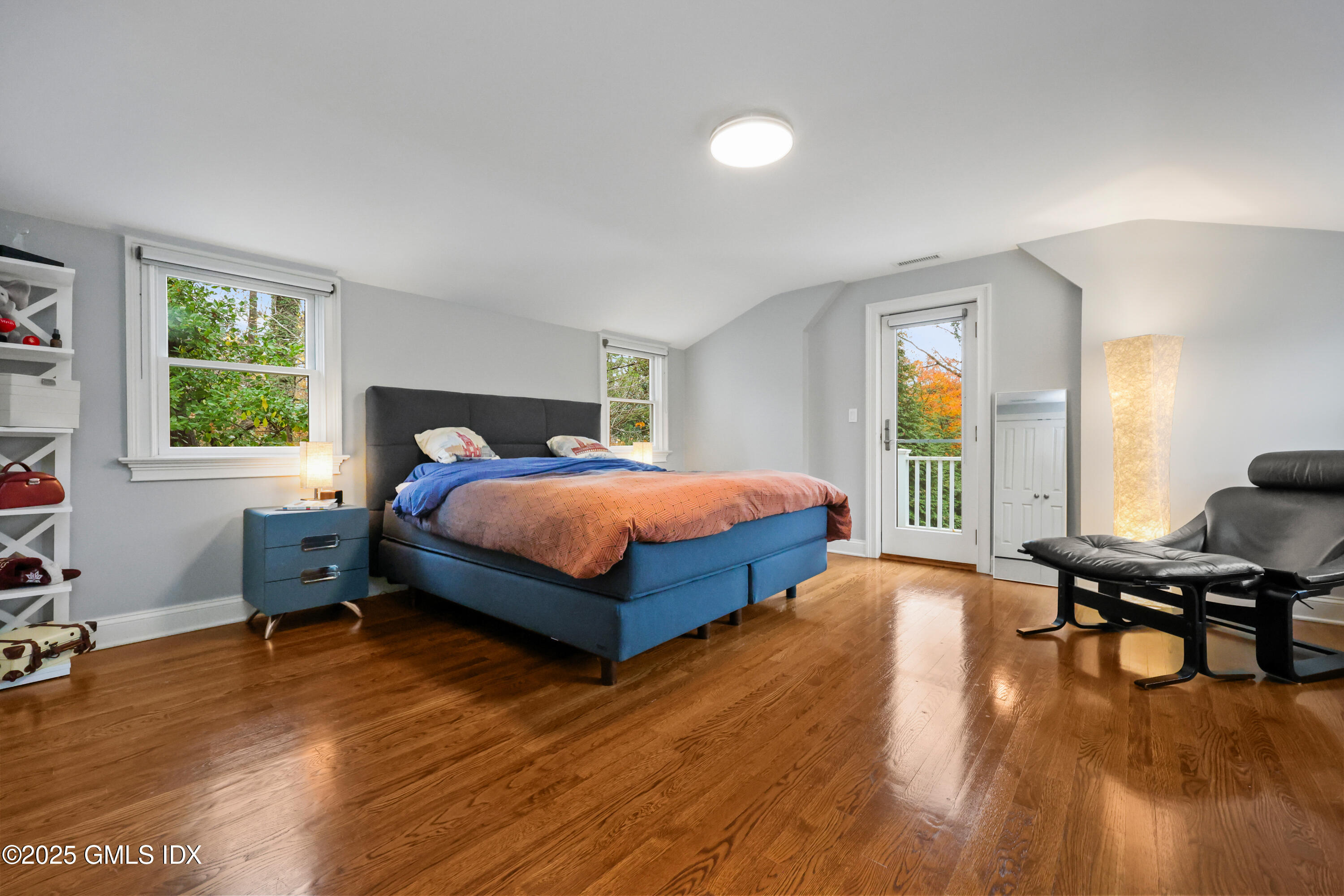 22 Summit Road Riverside, CT 06878 - Photo 19 of 44 a bedroom with a bed and a window