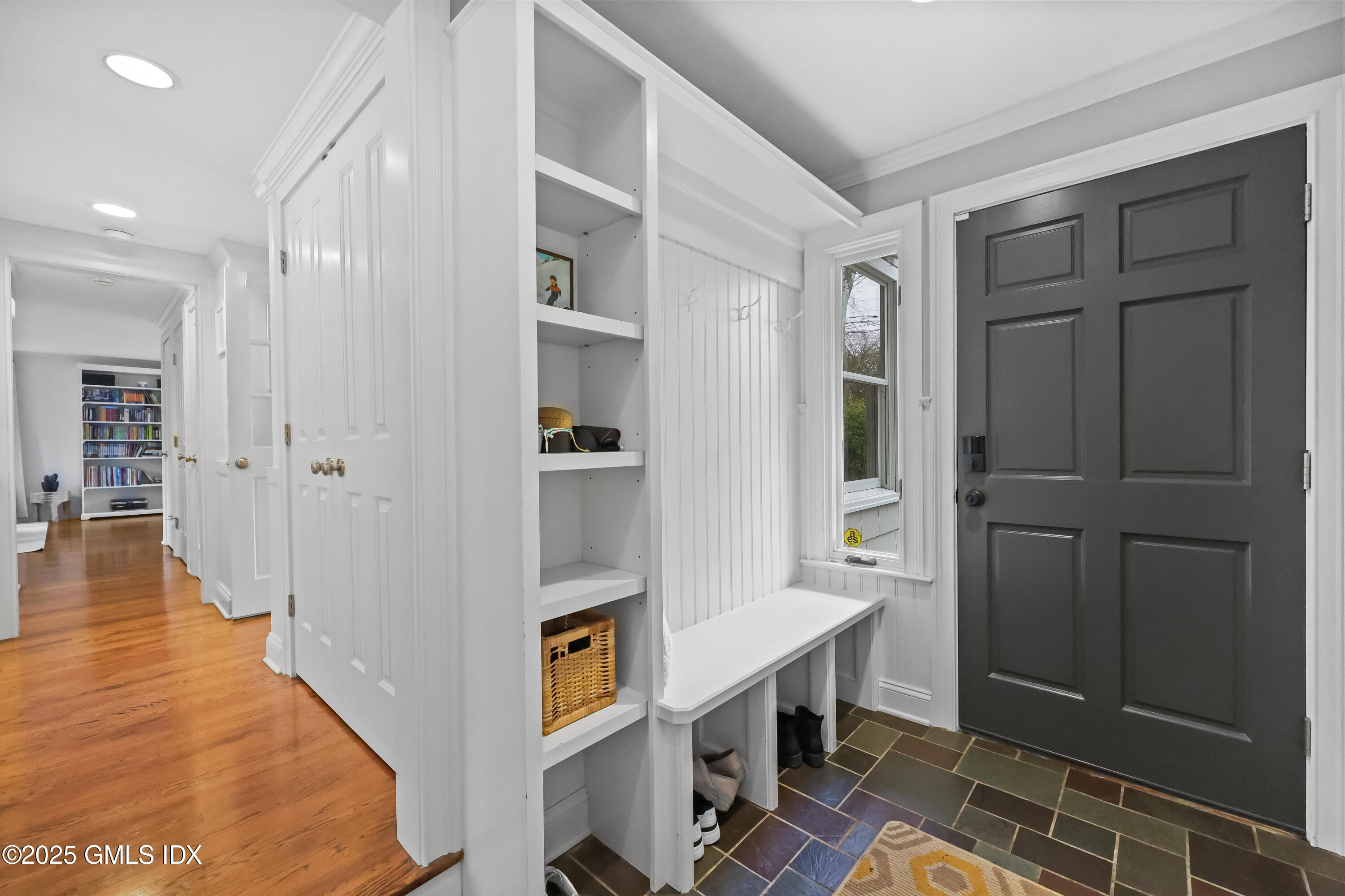 22 Summit Road Riverside, CT 06878 - Photo 2 of 44 029