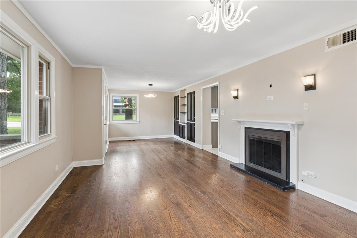 2392 Manor Lane Park Ridge, IL 60068 - Photo 6 of 21 Gallery Image 6