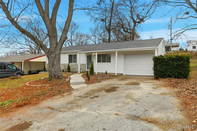 $179,900 | 4815 Orange Blossom Lane, Hazelwood, MO 63042