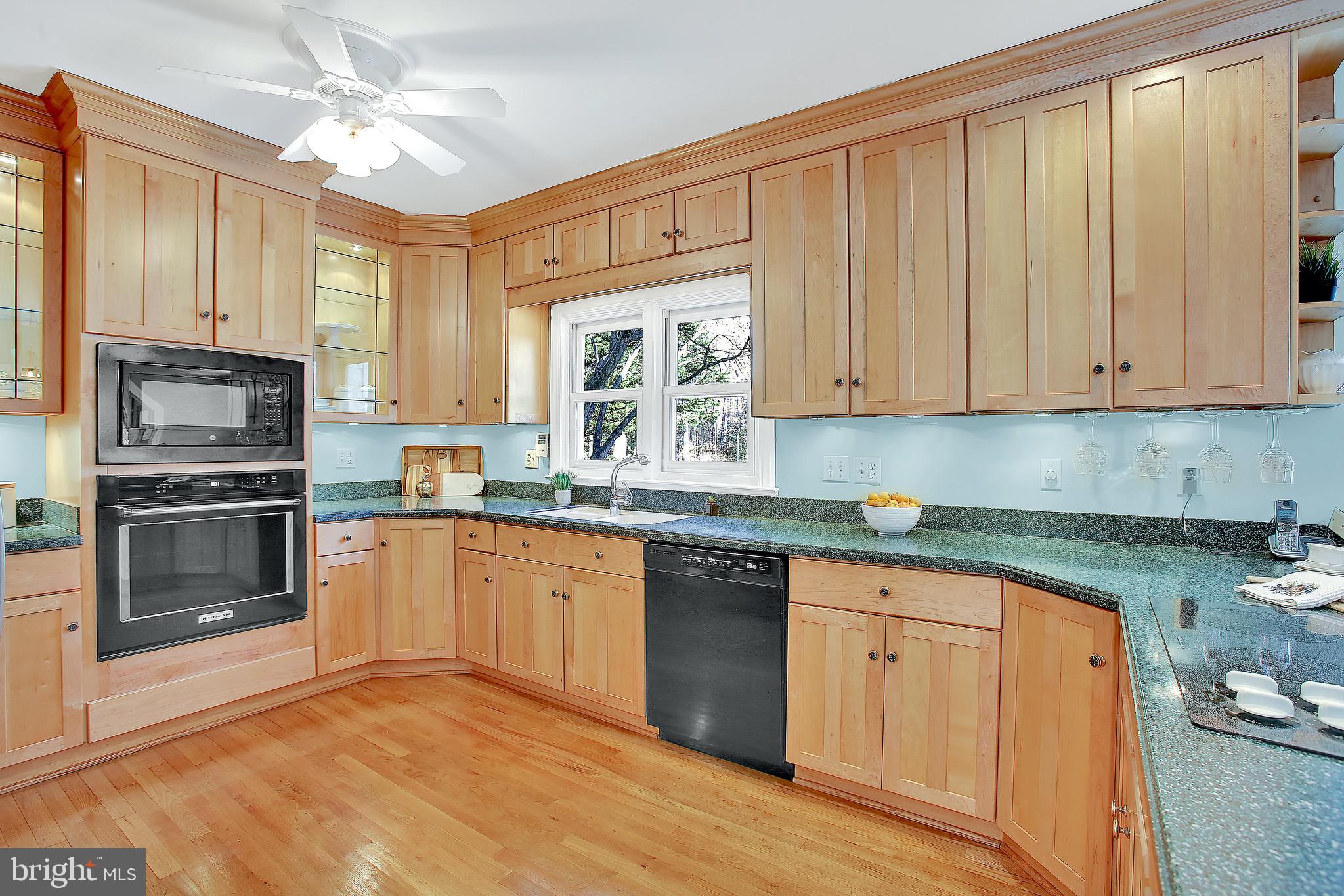 514 Post Oak Road Annapolis, MD 21401 - Photo 22 of 88 Kitchen Aid Oven / countertop lighting