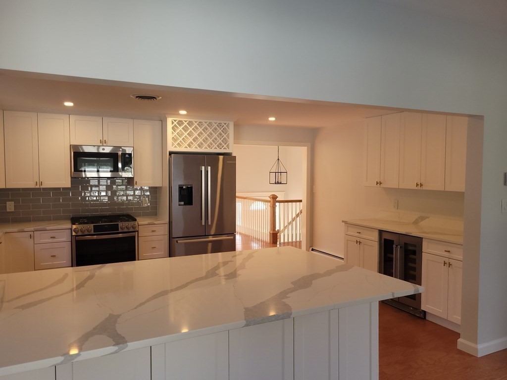 16 Stoneybrook Road Methuen, MA 01844 - Photo 2 of 31 Gallery Image 2
