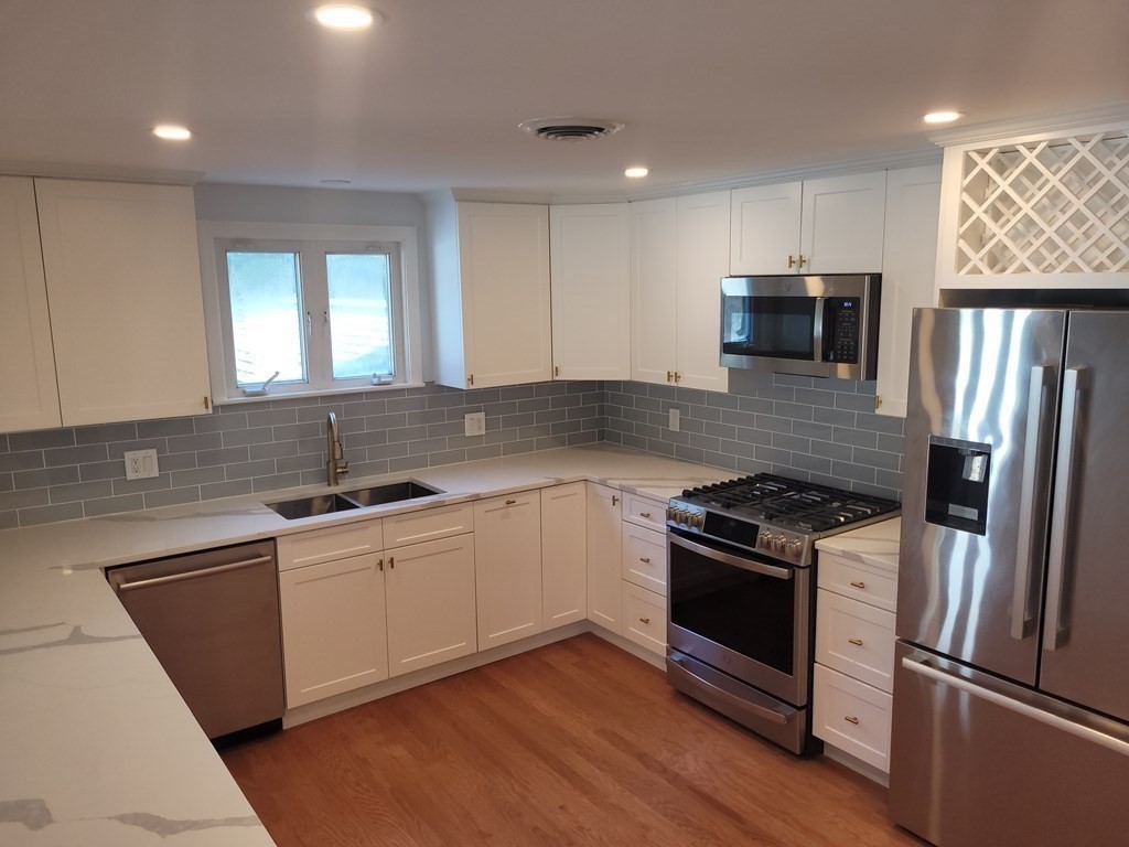16 Stoneybrook Road Methuen, MA 01844 - Photo 3 of 31 Gallery Image 3