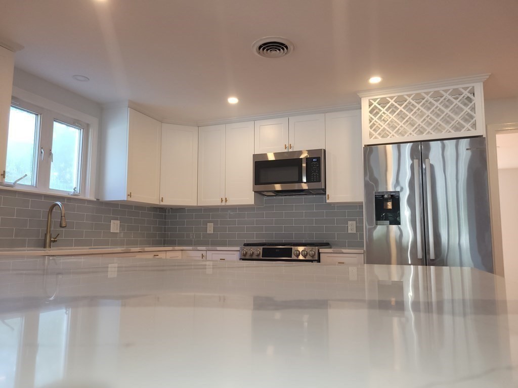 16 Stoneybrook Road Methuen, MA 01844 - Photo 6 of 31 Gallery Image 6