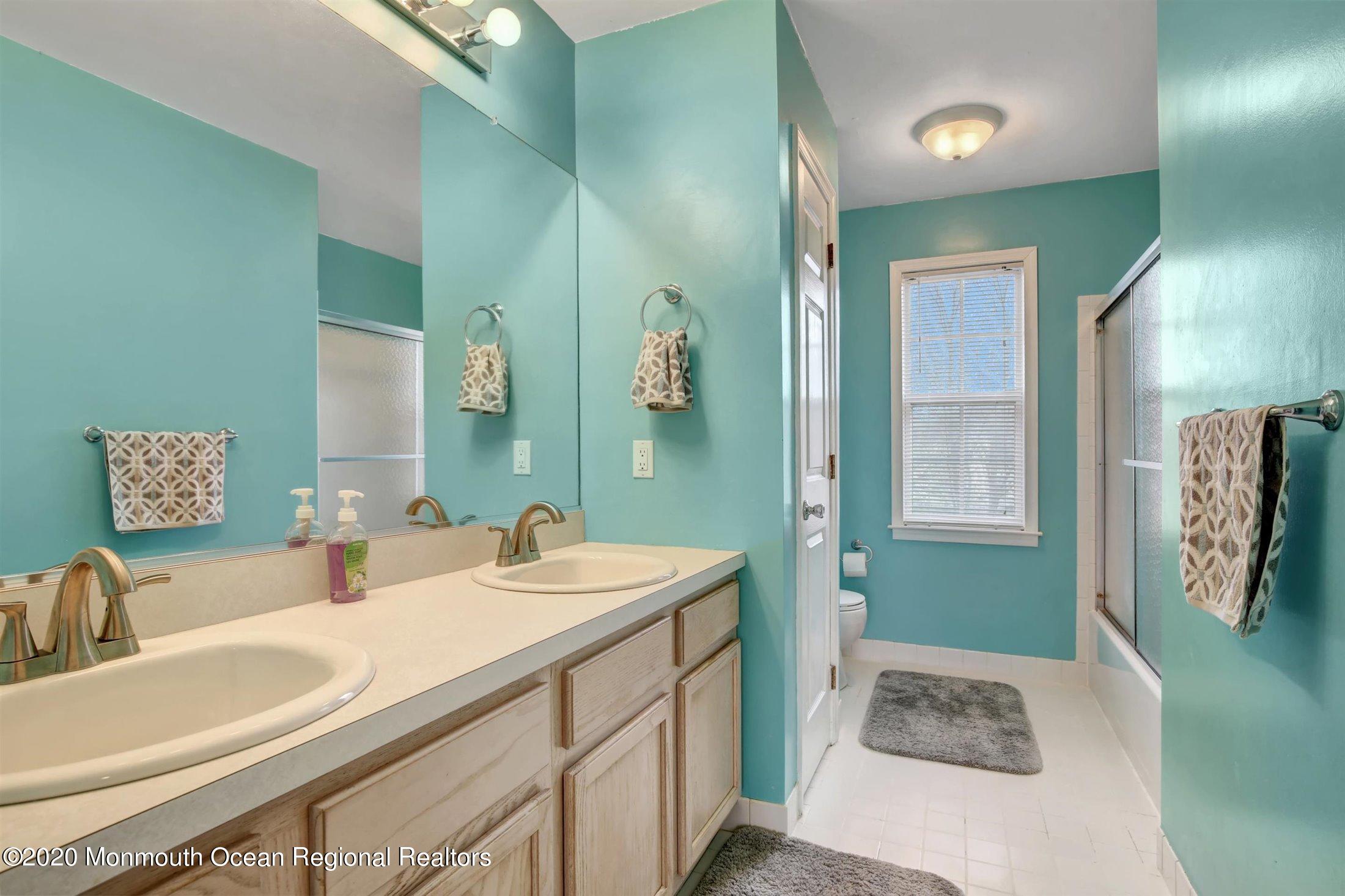 6 Exeter Drive Marlboro, NJ 07746 - Photo 26 of 34 28-Bathroom