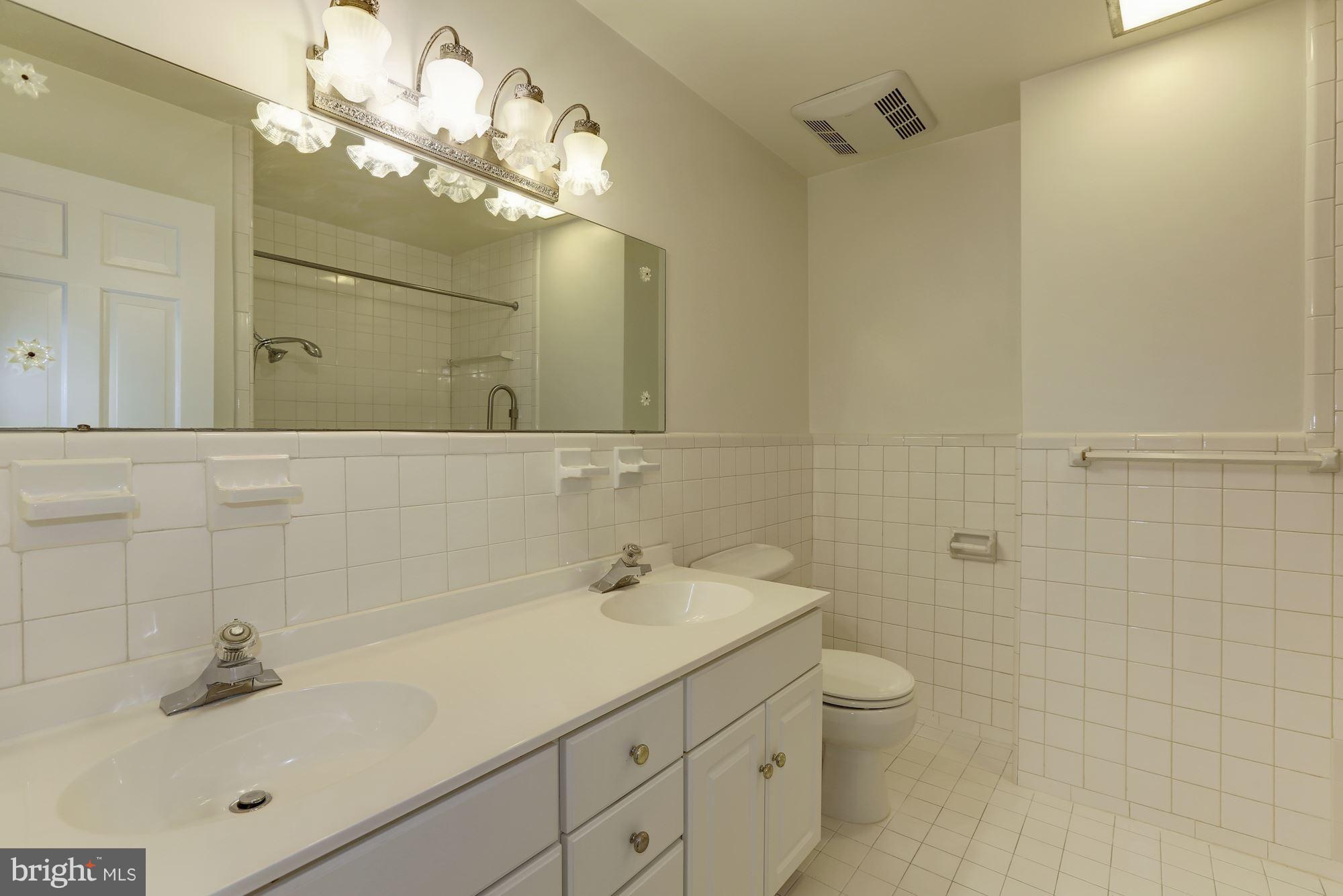 9301 Burning Tree Road Bethesda, MD 20817 - Photo 14 of 30 Bath (Master)
