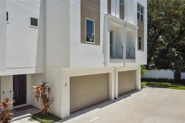 a view of an entryway of house