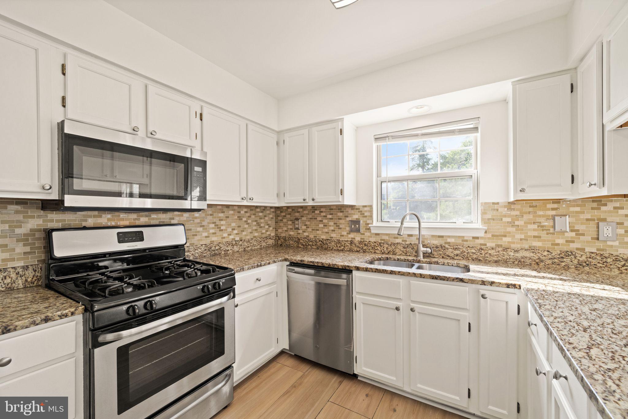 2004 Bowline Loop Woodbridge, VA 22192 - Photo 13 of 44