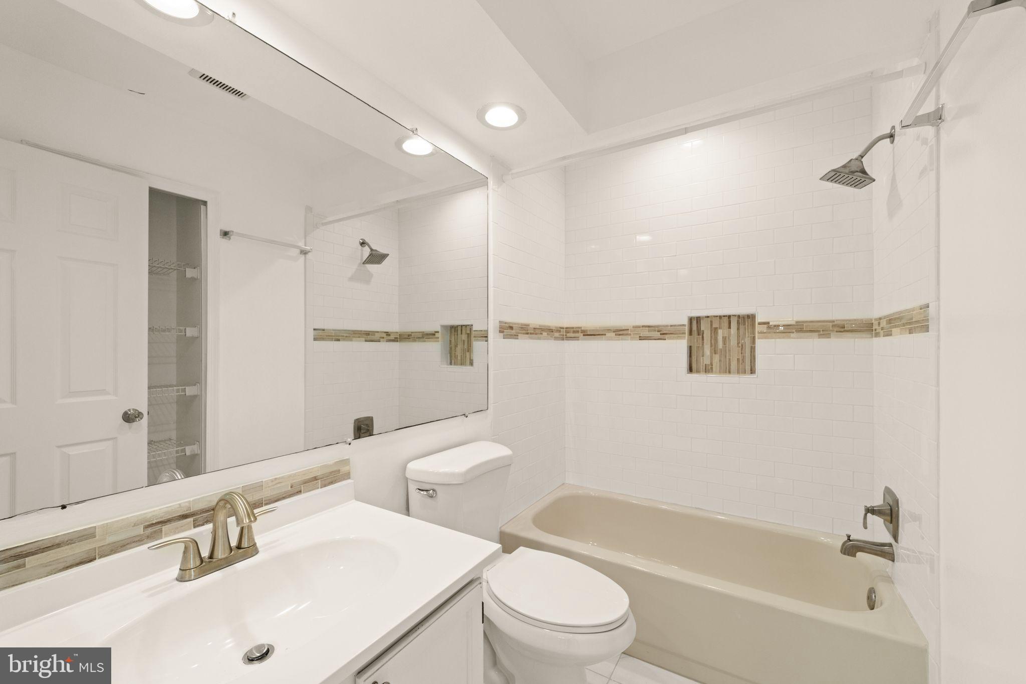 2004 Bowline Loop Woodbridge, VA 22192 - Photo 33 of 44