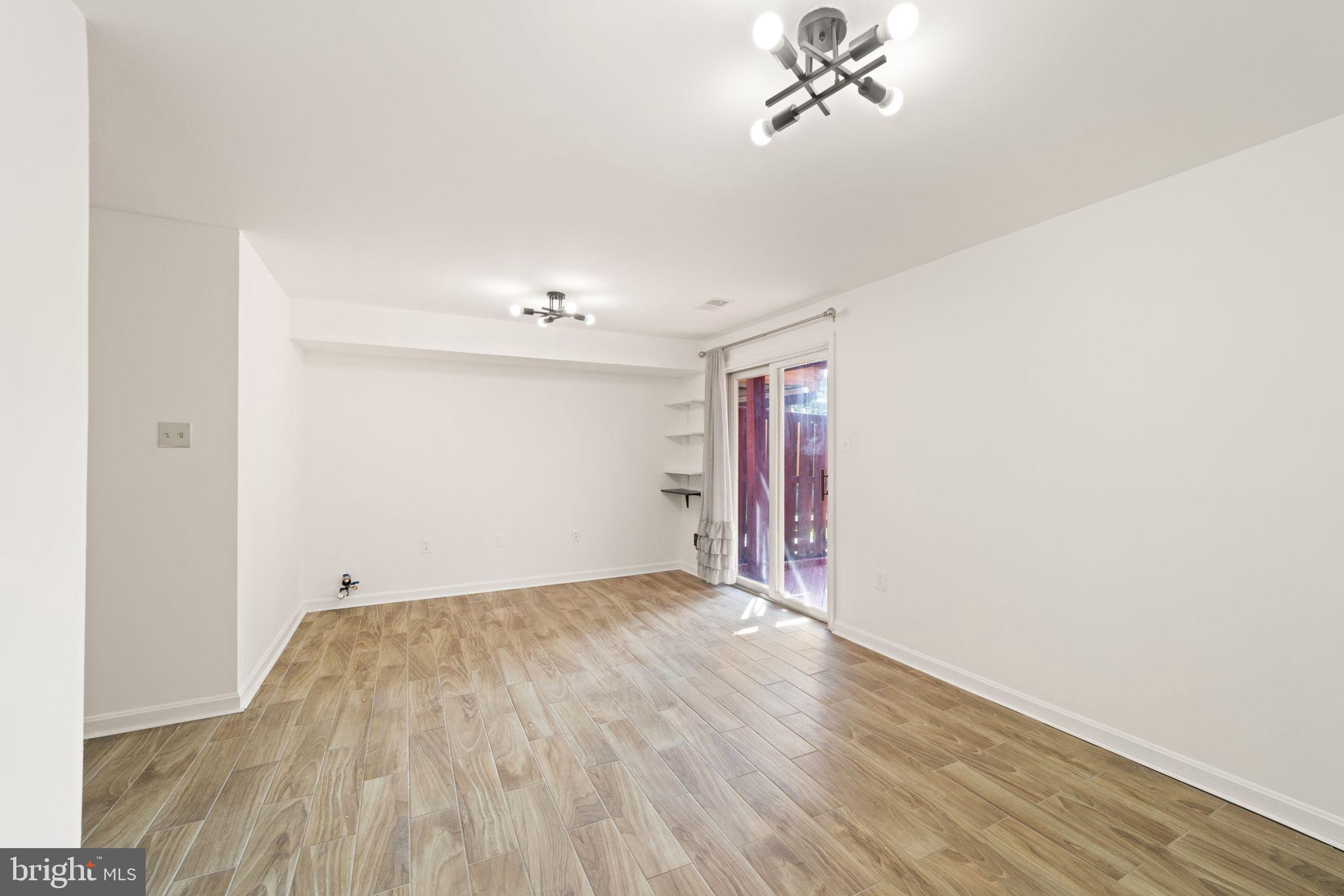 2004 Bowline Loop Woodbridge, VA 22192 - Photo 35 of 44