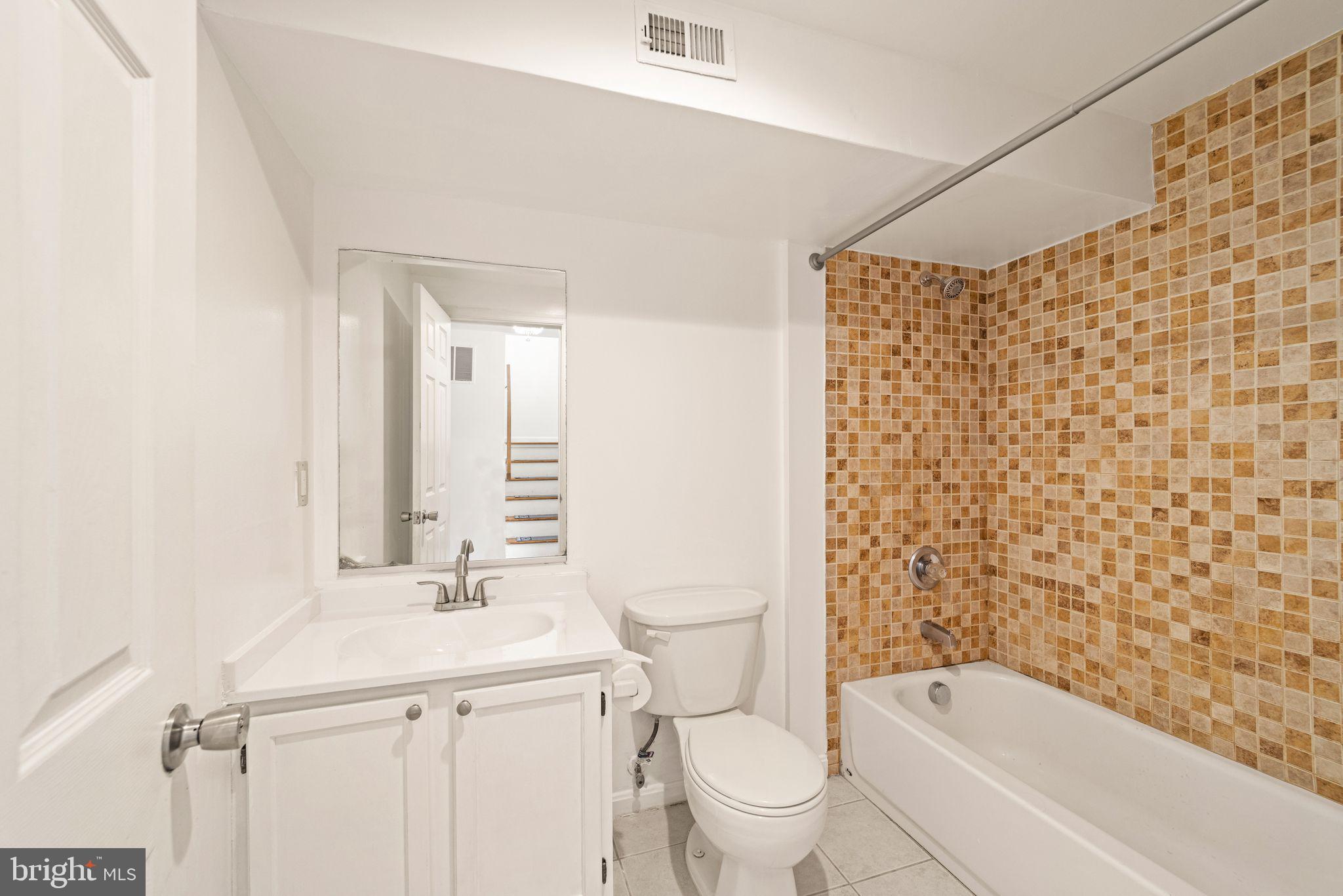 2004 Bowline Loop Woodbridge, VA 22192 - Photo 37 of 44