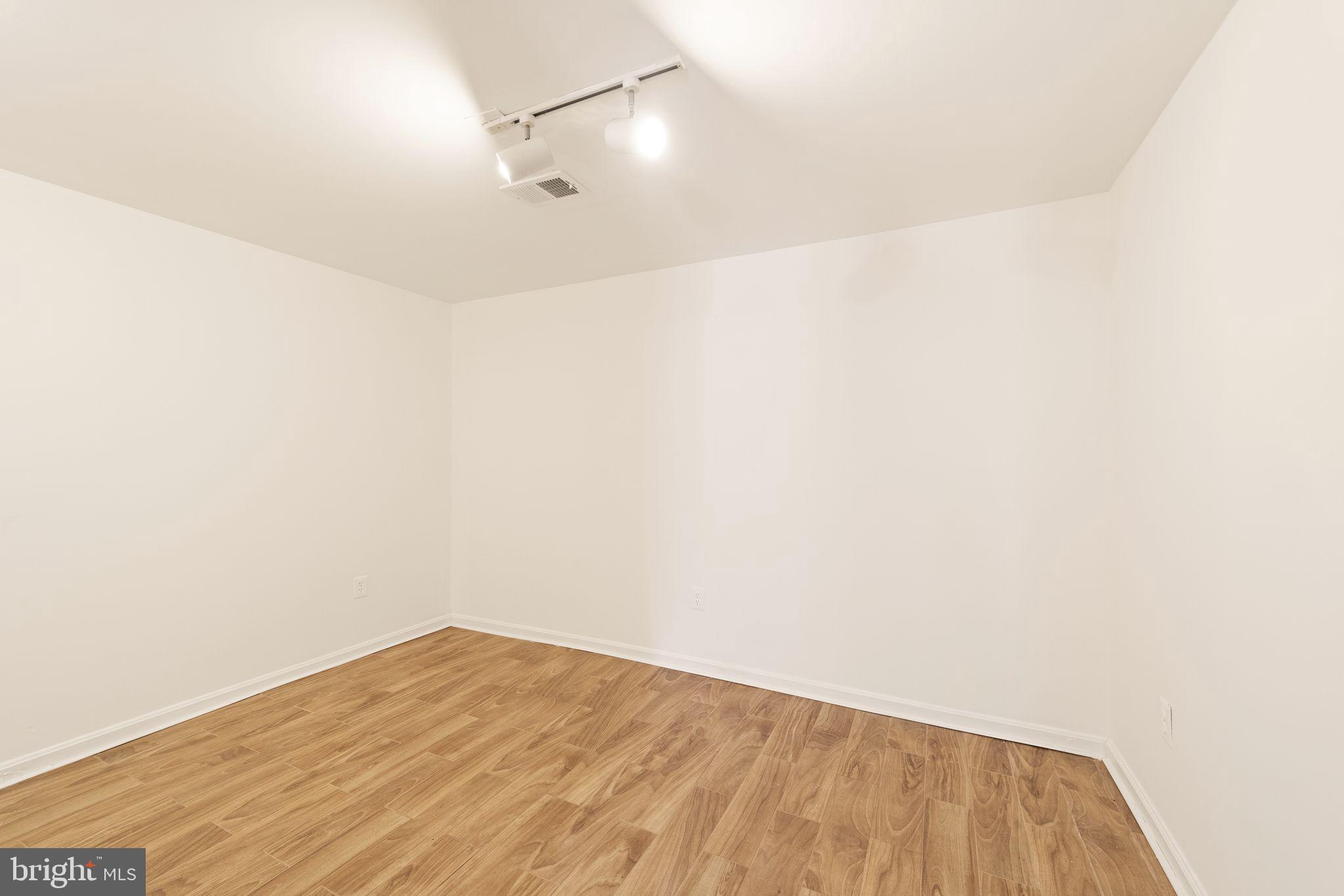 2004 Bowline Loop Woodbridge, VA 22192 - Photo 38 of 44