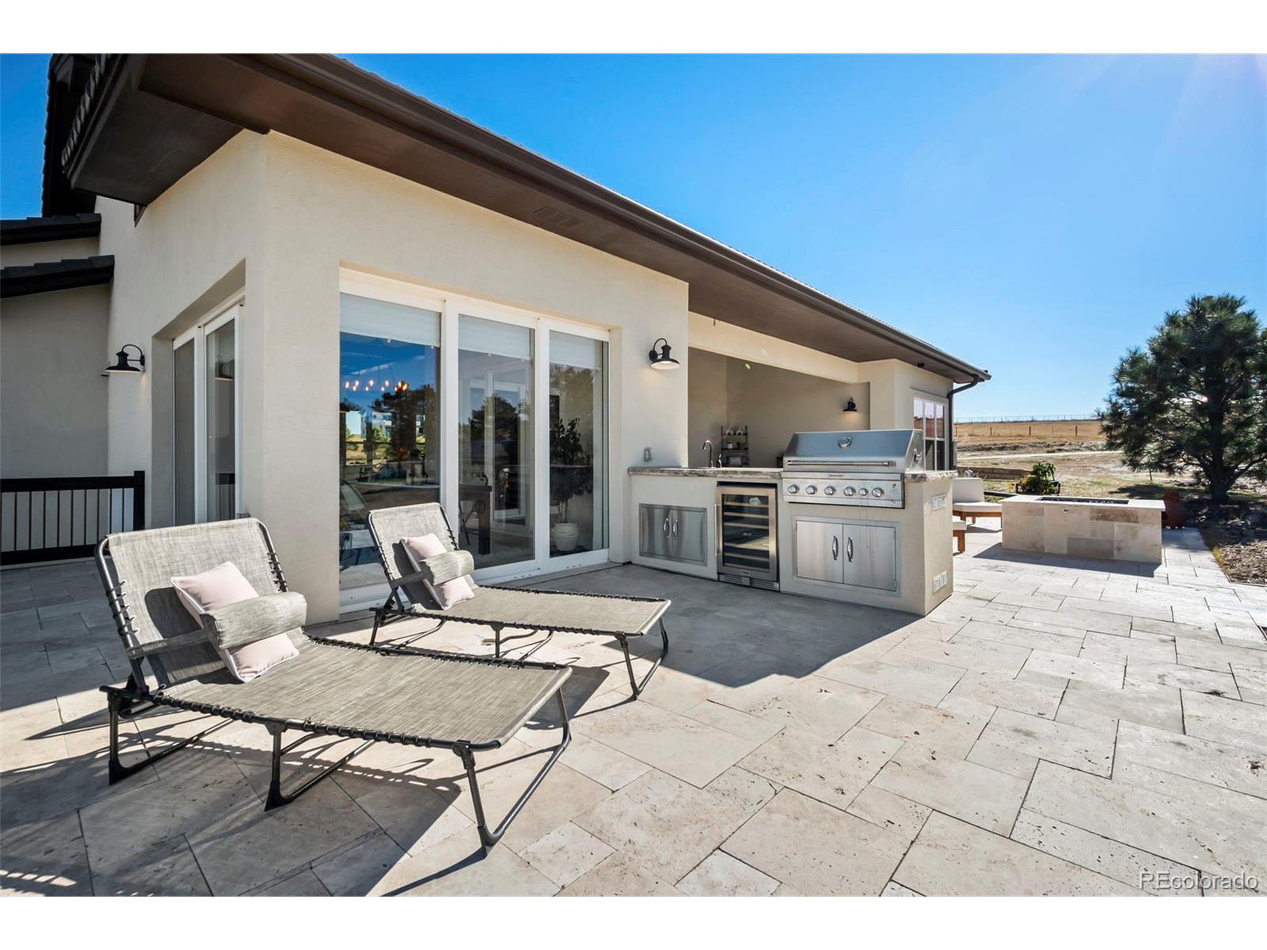 4694 Settlers Ridge Road Colorado Springs, CO 80908 - Photo 19 of 43 a living room with furniture and kitchen view