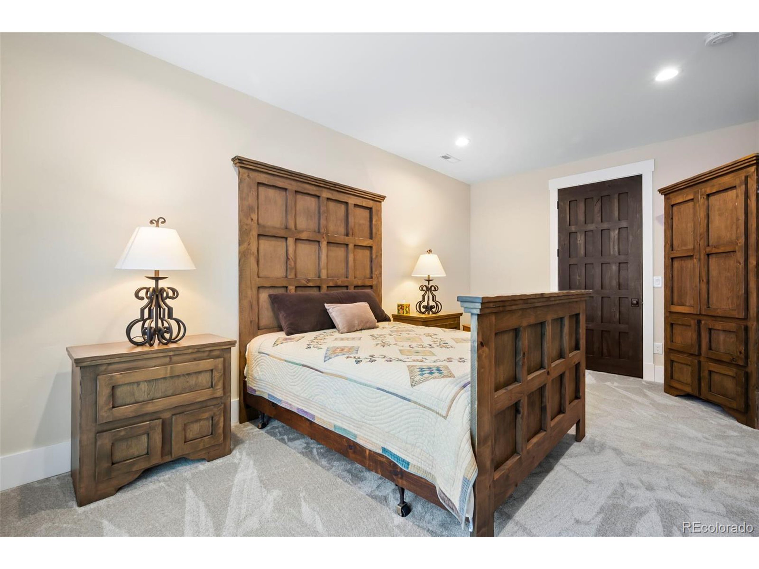 4694 Settlers Ridge Road Colorado Springs, CO 80908 - Photo 30 of 43 a living room with furniture