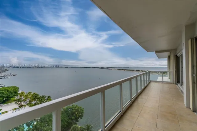 a picture of floor with a white wall