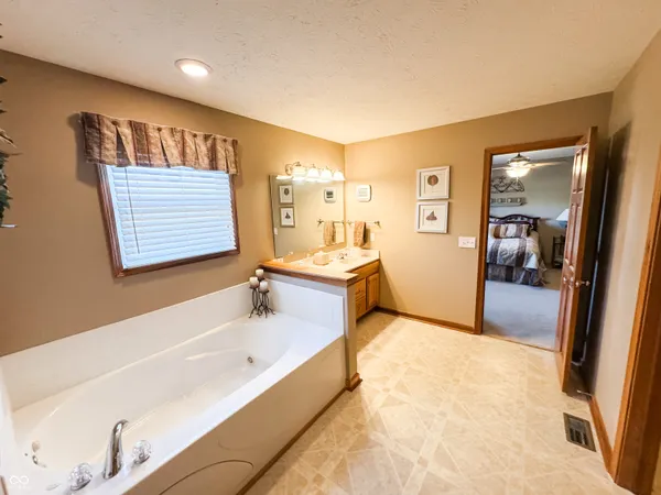 $390,000 | 11501 South Co Road 200 West, Muncie, IN 47302