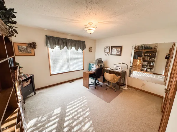 $390,000 | 11501 South Co Road 200 West, Muncie, IN 47302