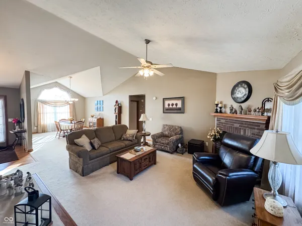 $390,000 | 11501 South Co Road 200 West, Muncie, IN 47302