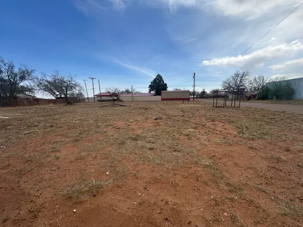 $10,000 | 402 East Stanolind Street, Sundown, TX 79372