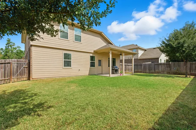 a view of a house with a backyard