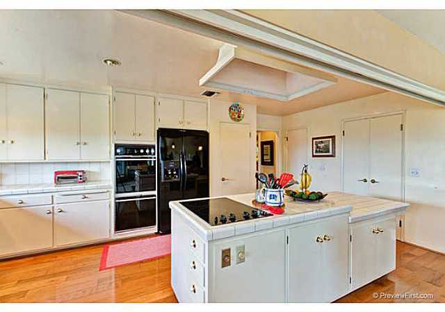 530 Georgine Road Fallbrook, CA 92028 - Photo 12 of 25 Double ovens. Lots of storage including 2 pantries.