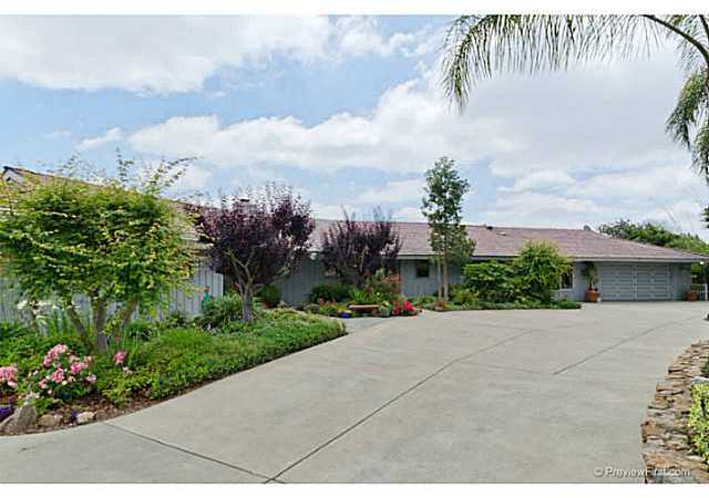 530 Georgine Road Fallbrook, CA 92028 - Photo 4 of 25 Concrete driveway.
