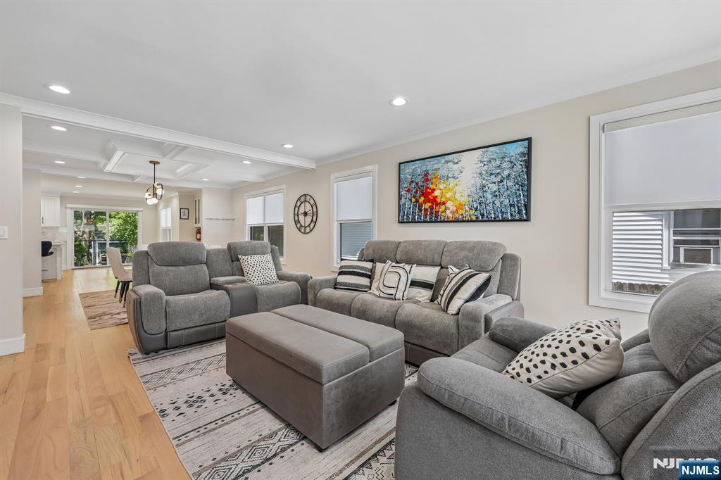 676 Ridgewood Avenue Oradell, NJ 07649 - Photo 4 of 50