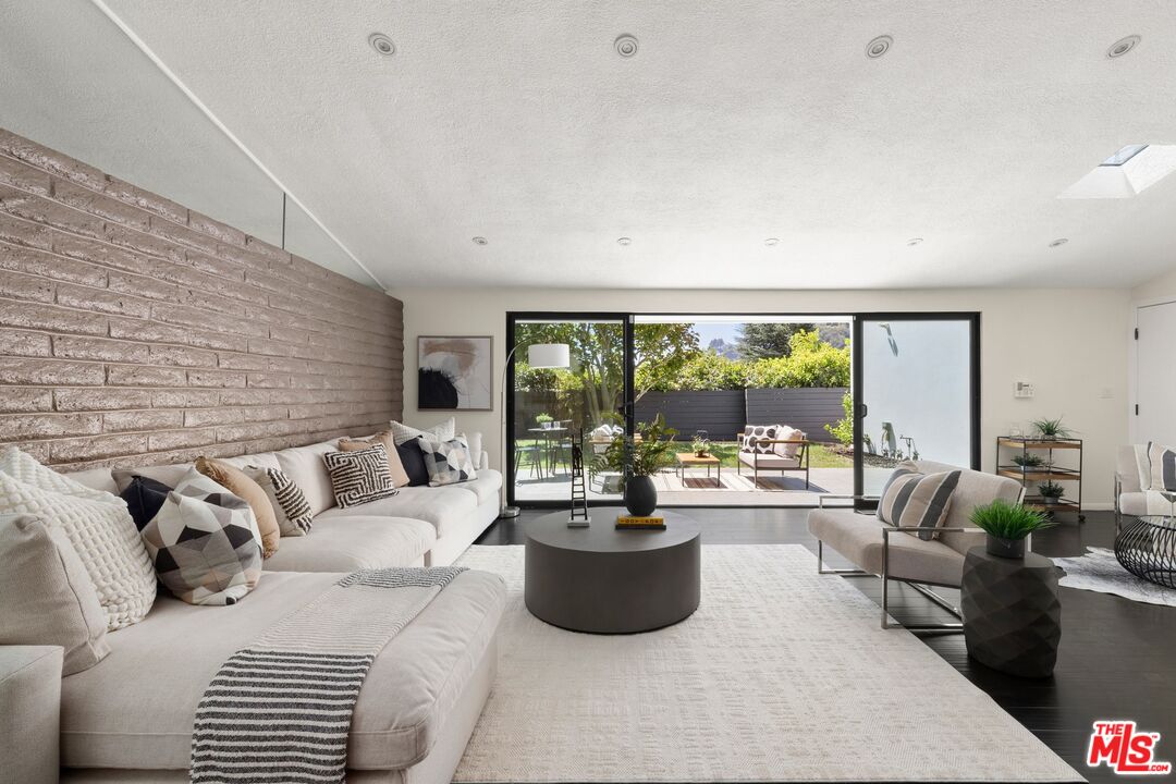2100 Roscomare Road Los Angeles, CA 90077 - Photo 3 of 24 Gallery Image 3
