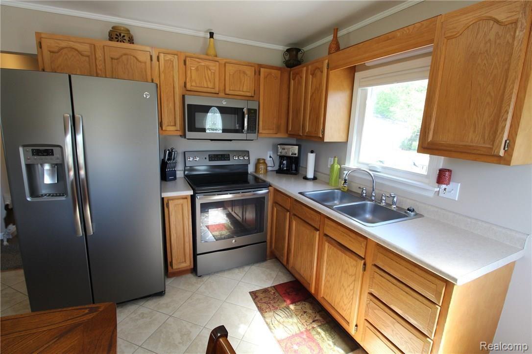6056 Hopkins Road Flint, MI 48506 - Photo 3 of 33 IMG_0126.JPG