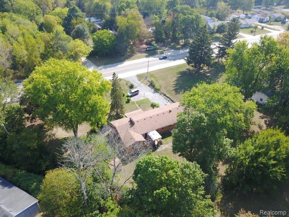 4171 North Genesee Road Flint, MI 48506 - Photo 3 of 38