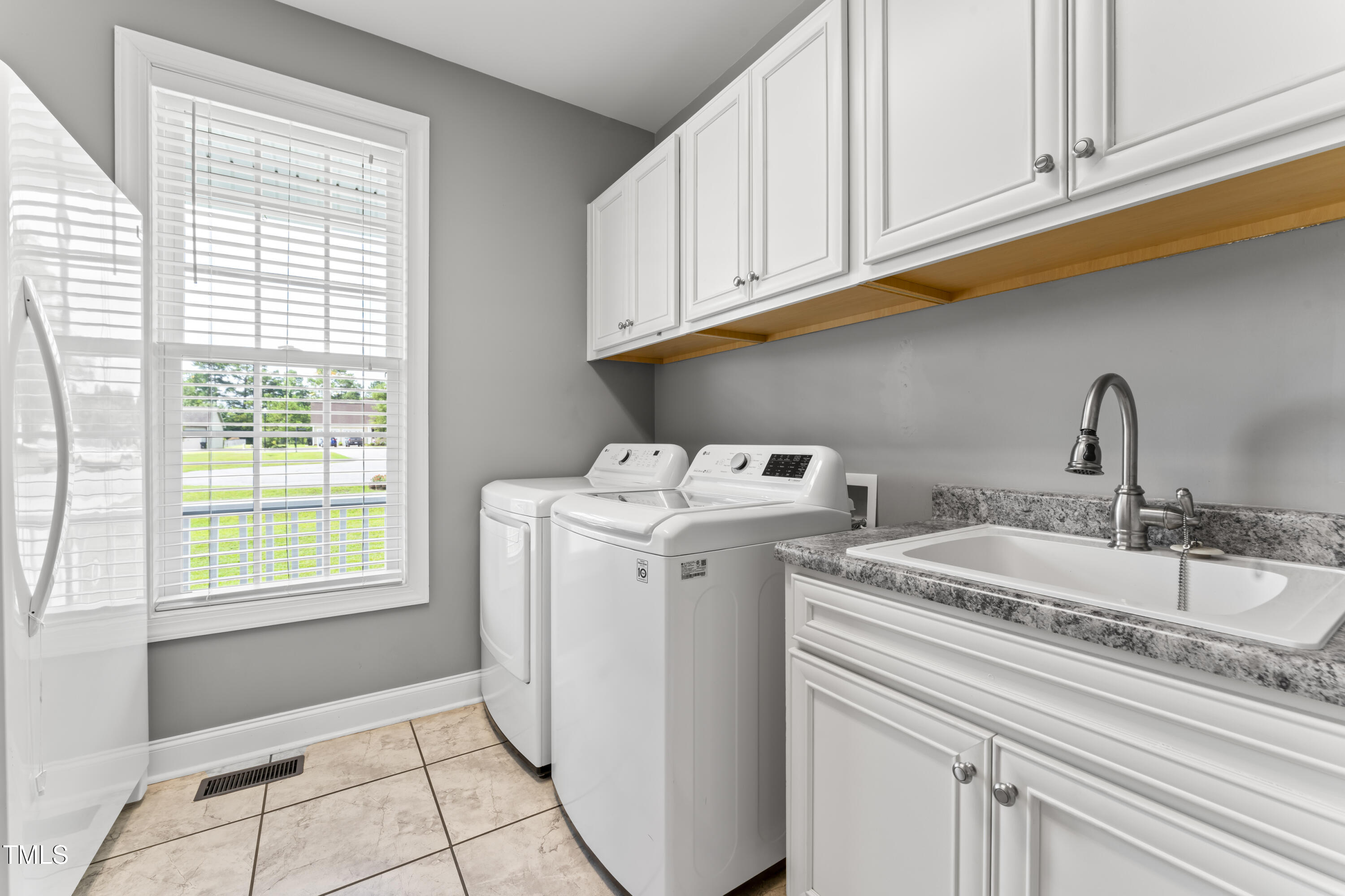 38 Mayfield Circle Willow Spring, NC 27592 - Photo 21 of 46 Laundry with Sink