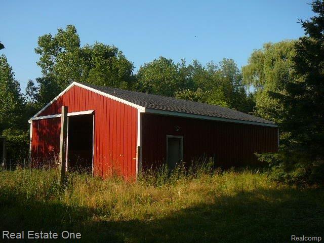 1685 South Allen Road St. Clair, MI 48079 - Photo 3 of 12 Horse Barn