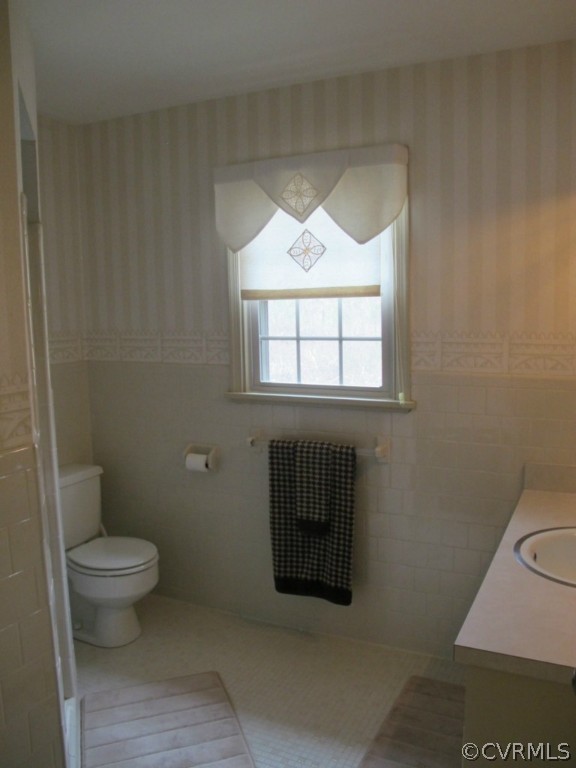 3815 Cresthill Road Chester, VA 23831 - Photo 17 of 24 a bathroom with a toilet sink and window