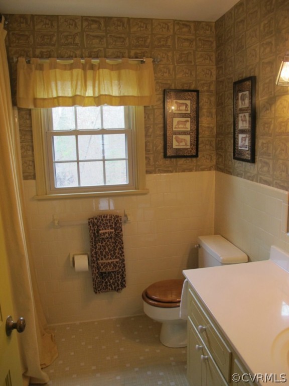 3815 Cresthill Road Chester, VA 23831 - Photo 21 of 24 a bathroom with a toilet and a shower