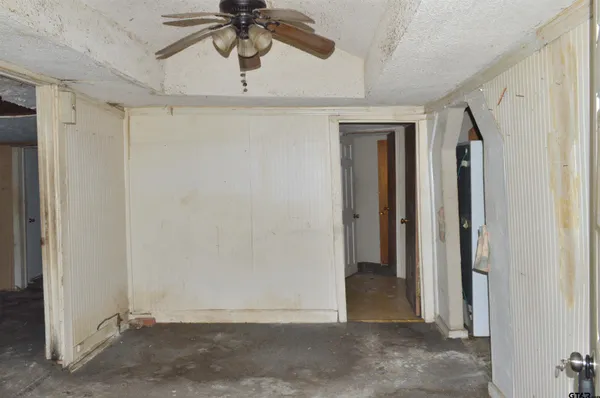 a view of hallway with elevator