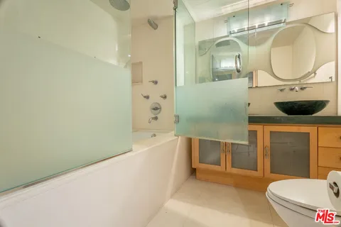 $6,000 | 17366 Sunset Boulevard, Unit 302, Pacific Palisades, CA 90272