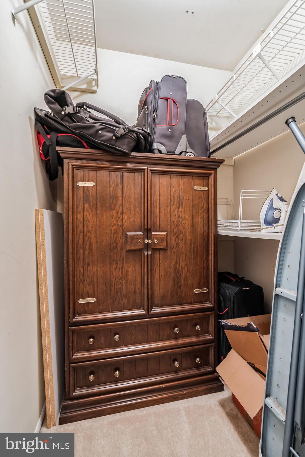 18 Farnwood Road Mount Laurel, NJ 08054 - Photo 19 of 24 Walk in Closet
