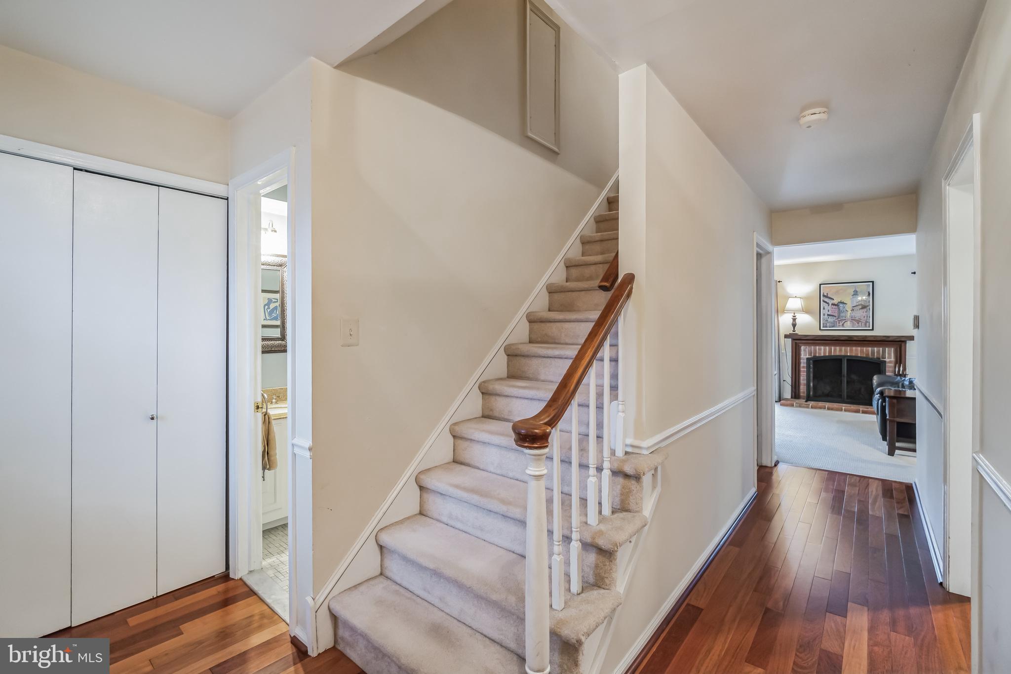 18 Farnwood Road Mount Laurel, NJ 08054 - Photo 2 of 24 Foyer stairs /hallway