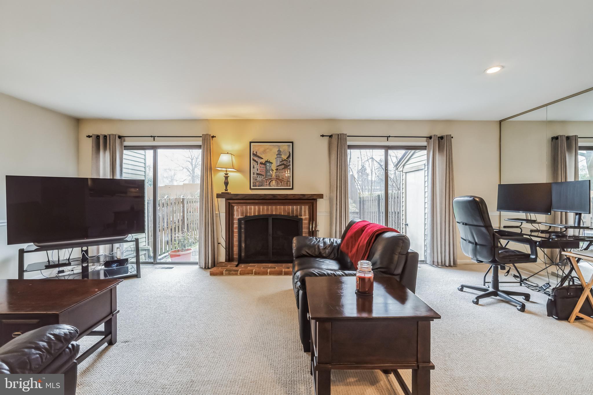 18 Farnwood Road Mount Laurel, NJ 08054 - Photo 7 of 24 Living Room
