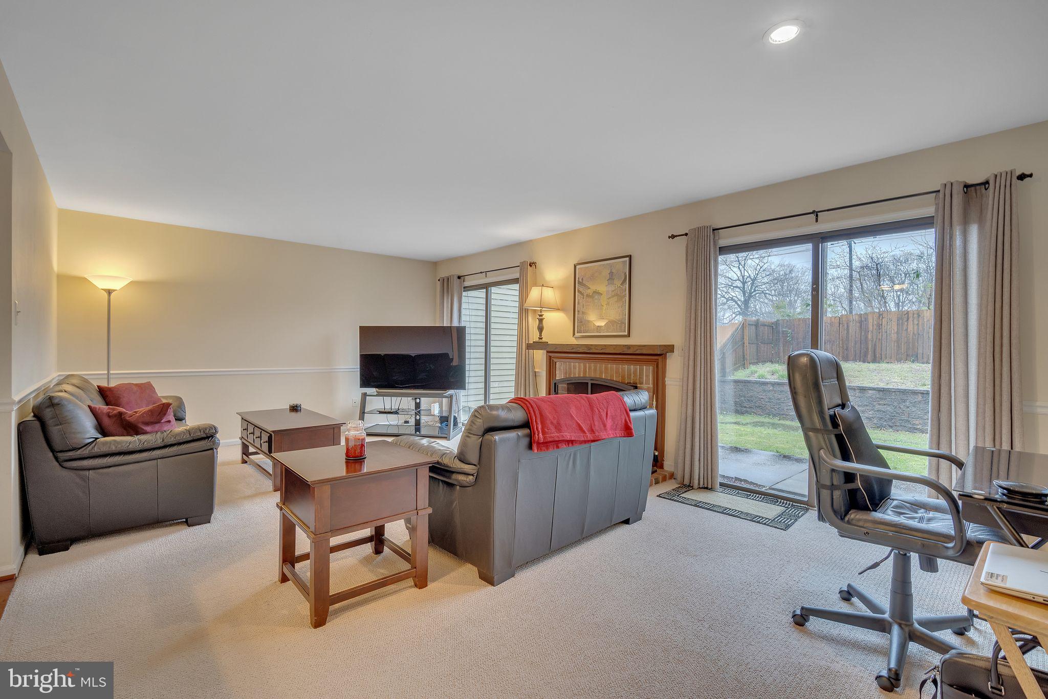 18 Farnwood Road Mount Laurel, NJ 08054 - Photo 8 of 24 Living Room