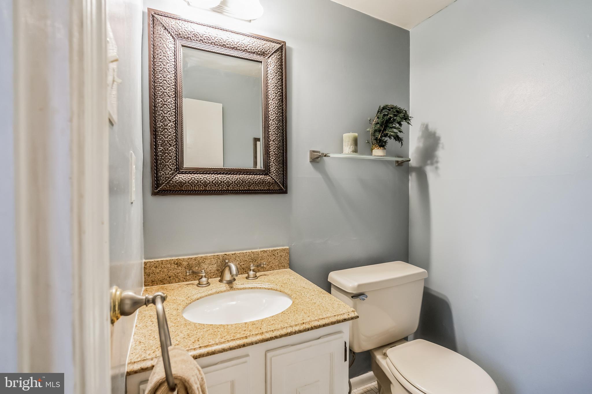 18 Farnwood Road Mount Laurel, NJ 08054 - Photo 9 of 24 Main Level Powder Room